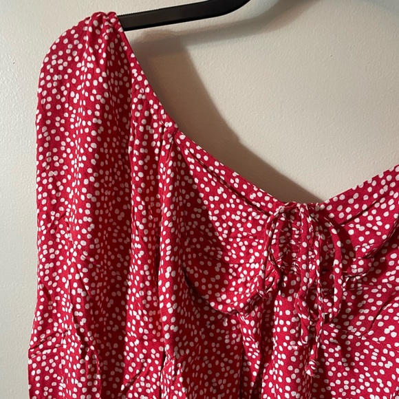 Medium Red Top - Picture 2 of 4